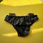 شورت لاتکس فانتزی مردانه King مشکی بغل‌بند دار | فری سایز ۶۵ تا ۷۵ کیلو